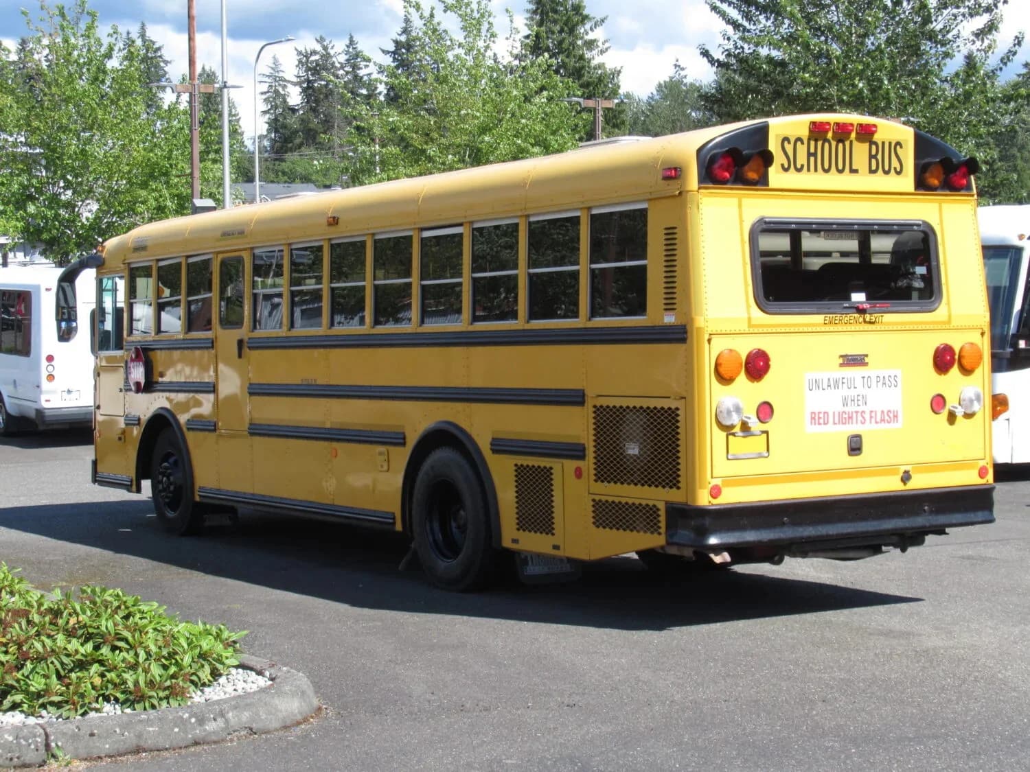 2009 Thomas Saf T Liner HDX School Bus - Thumbnail 4 2009 Thomas Saf T Liner HDX School Bus - Thumbnail 4