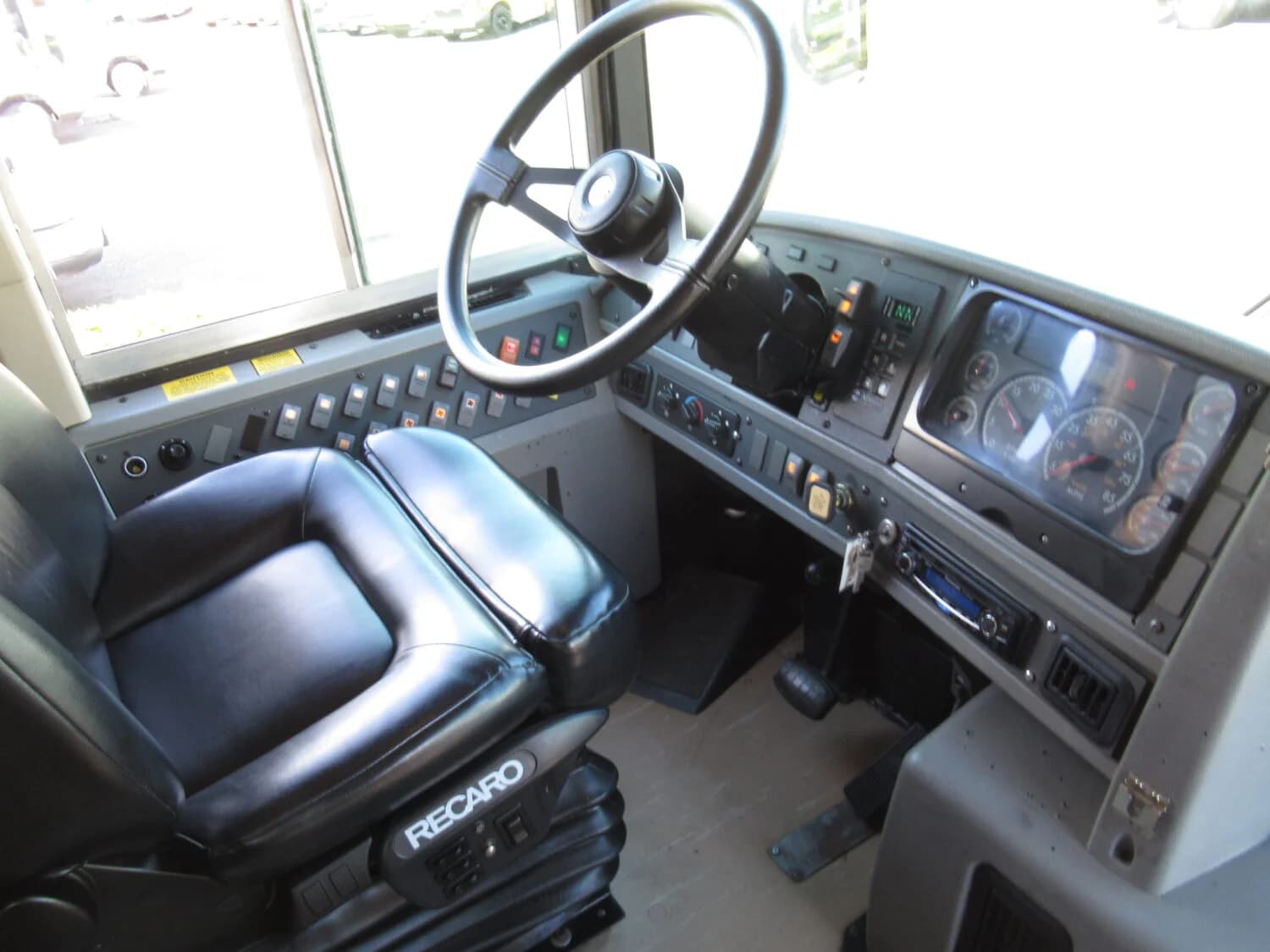 2009 Thomas Saf T Liner HDX School Bus - Thumbnail 8 2009 Thomas Saf T Liner HDX School Bus - Thumbnail 8