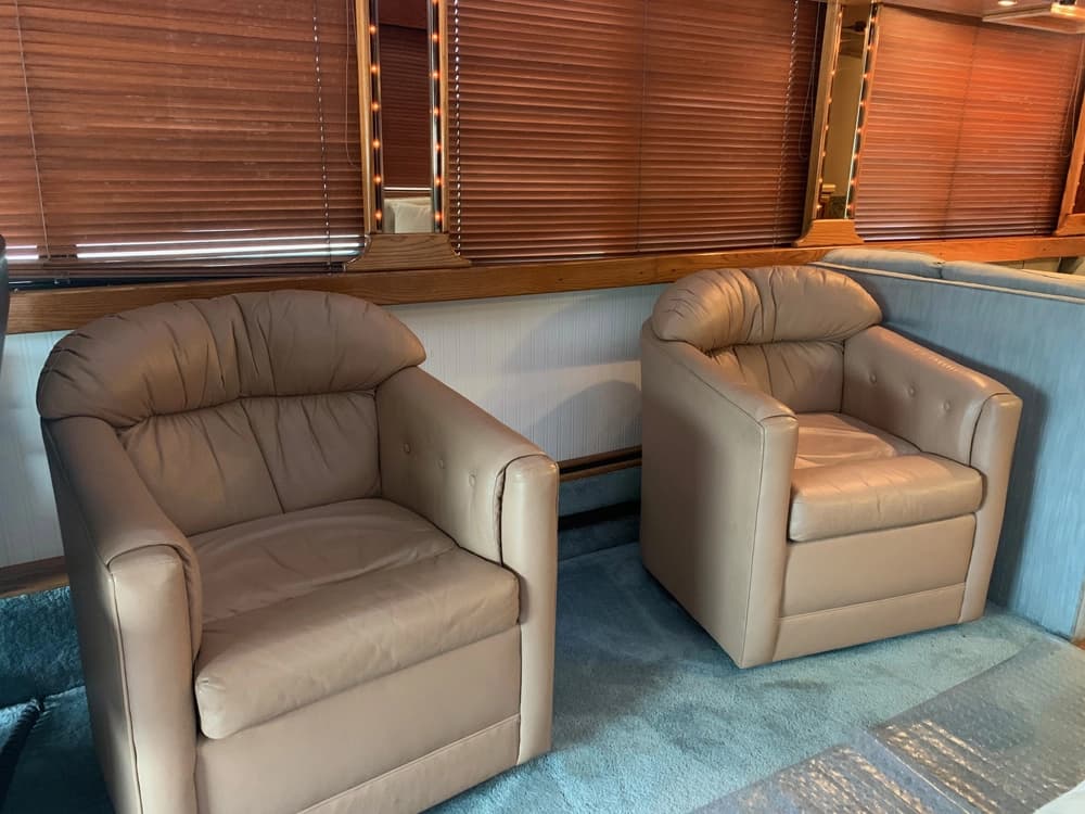 1989 Eagle Model 15 Motorcoach - Thumbnail 13 1989 Eagle Model 15 Motorcoach - Thumbnail 13