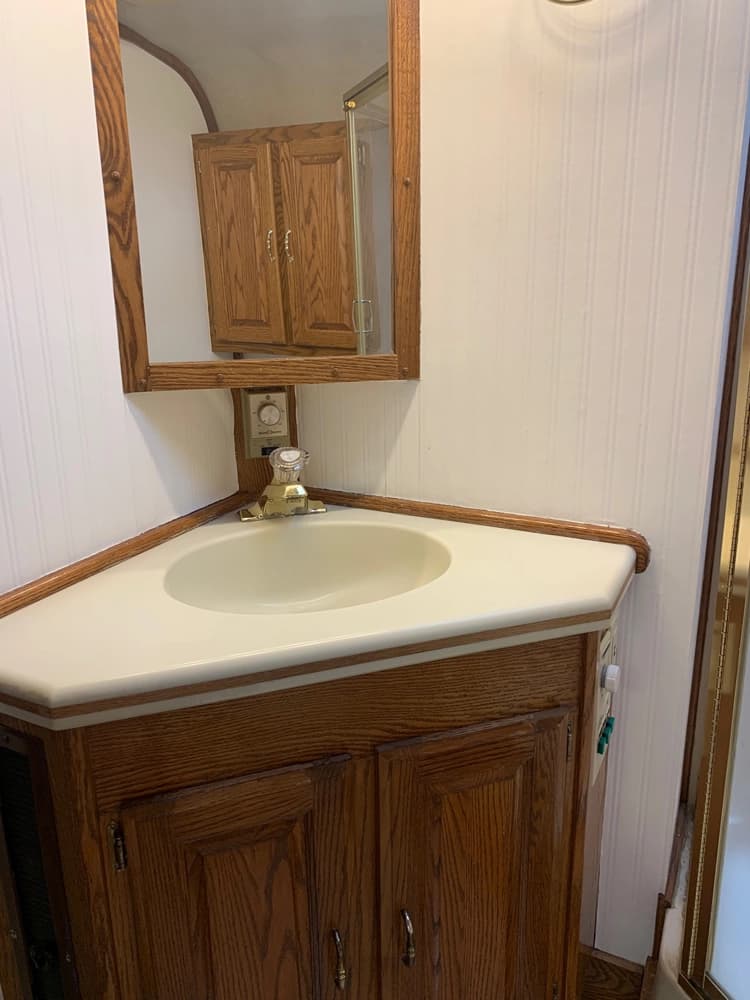 1989 Eagle Model 15 Motorcoach - Thumbnail 21 1989 Eagle Model 15 Motorcoach - Thumbnail 21