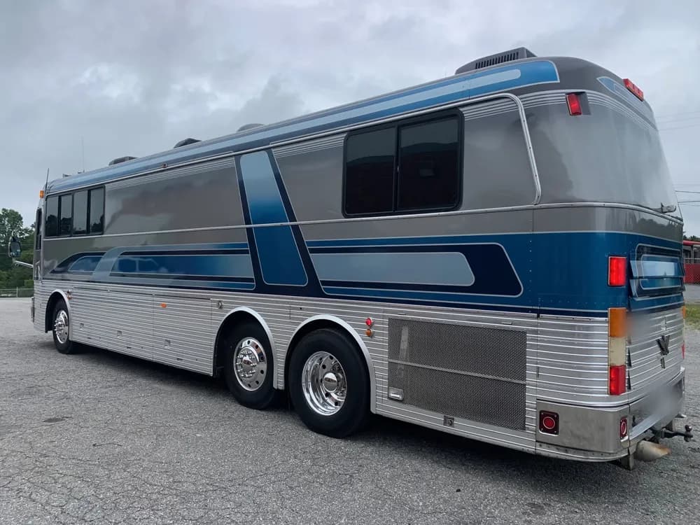 1989 Eagle Model 15 Motorcoach - Thumbnail 5 1989 Eagle Model 15 Motorcoach - Thumbnail 5