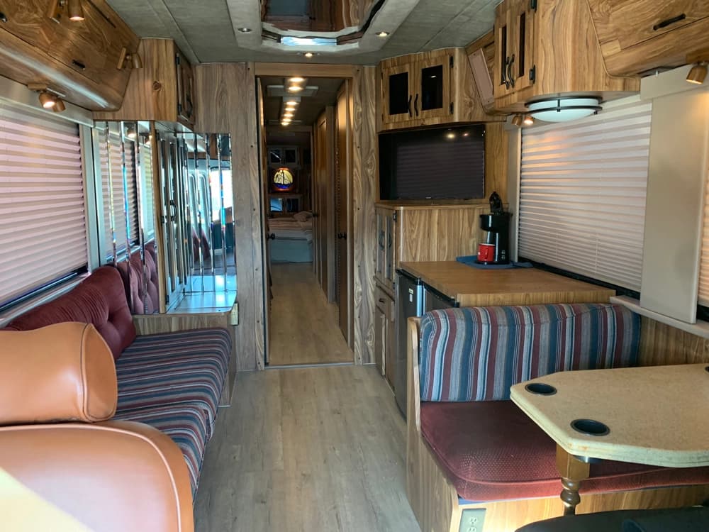 1986 Eagle Model 15 Motorcoach - Thumbnail 12 1986 Eagle Model 15 Motorcoach - Thumbnail 12