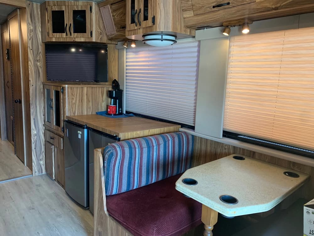 1986 Eagle Model 15 Motorcoach - Thumbnail 13 1986 Eagle Model 15 Motorcoach - Thumbnail 13