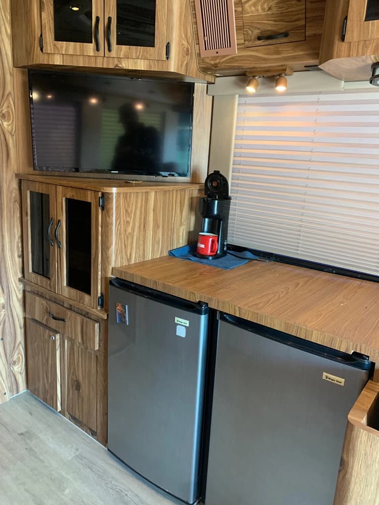 1986 Eagle Model 15 Motorcoach - Thumbnail 14 1986 Eagle Model 15 Motorcoach - Thumbnail 14