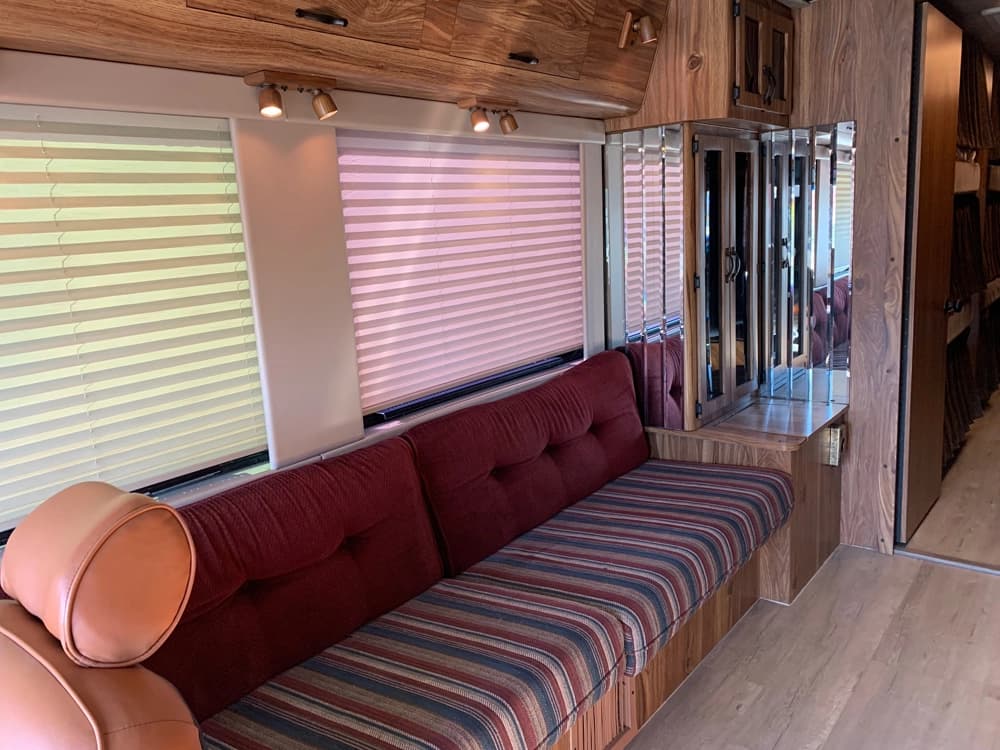 1986 Eagle Model 15 Motorcoach - Thumbnail 15 1986 Eagle Model 15 Motorcoach - Thumbnail 15