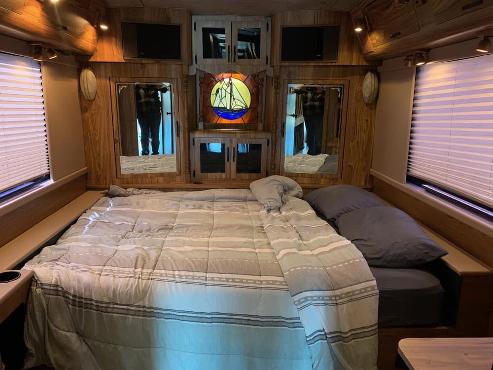 1986 Eagle Model 15 Motorcoach - Thumbnail 21 1986 Eagle Model 15 Motorcoach - Thumbnail 21