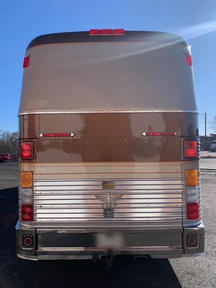 1986 Eagle Model 15 Motorcoach - Thumbnail 4 1986 Eagle Model 15 Motorcoach - Thumbnail 4