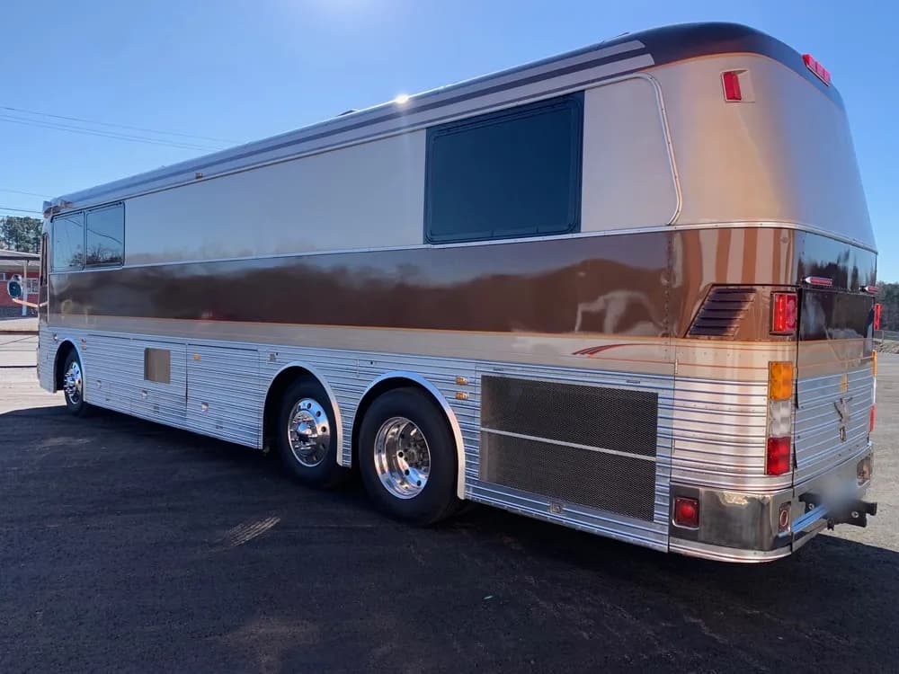 1986 Eagle Model 15 Motorcoach - Thumbnail 5 1986 Eagle Model 15 Motorcoach - Thumbnail 5