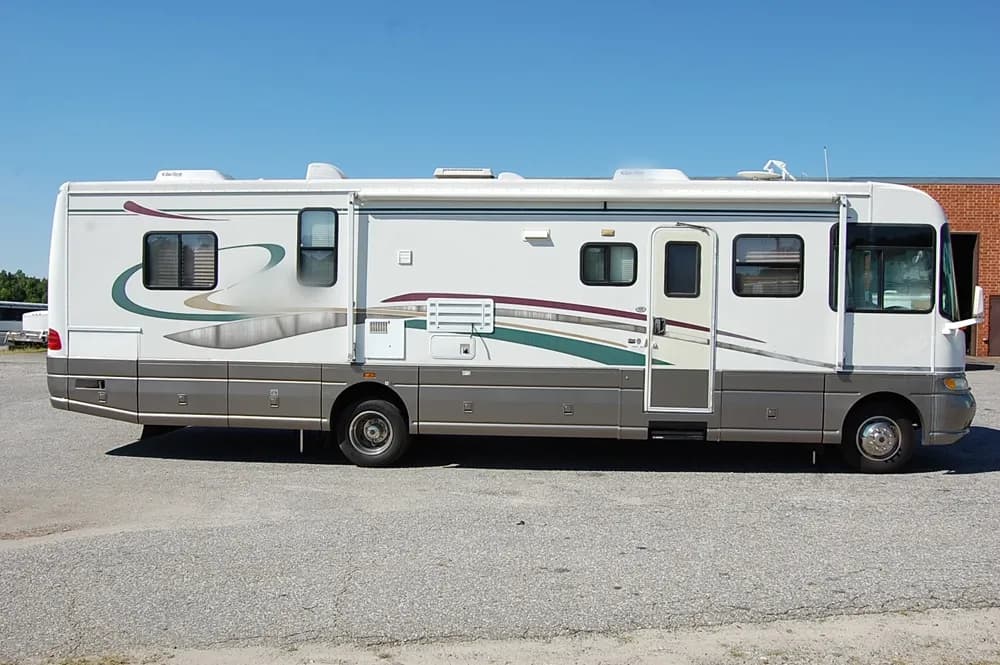 2000 Coachman Santara Motorcoach - Thumbnail 2 2000 Coachman Santara Motorcoach - Thumbnail 2