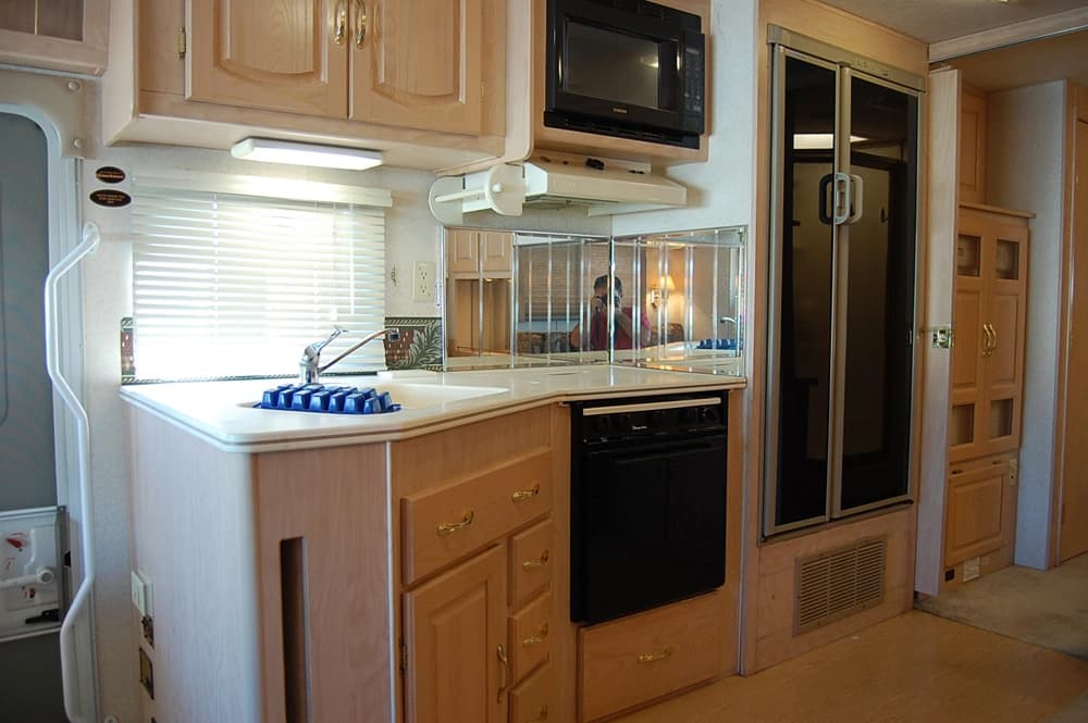 2000 Coachman Santara Motorcoach - Thumbnail 12 2000 Coachman Santara Motorcoach - Thumbnail 12