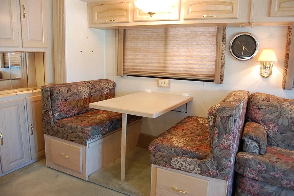 2000 Coachman Santara Motorcoach - Thumbnail 13 2000 Coachman Santara Motorcoach - Thumbnail 13