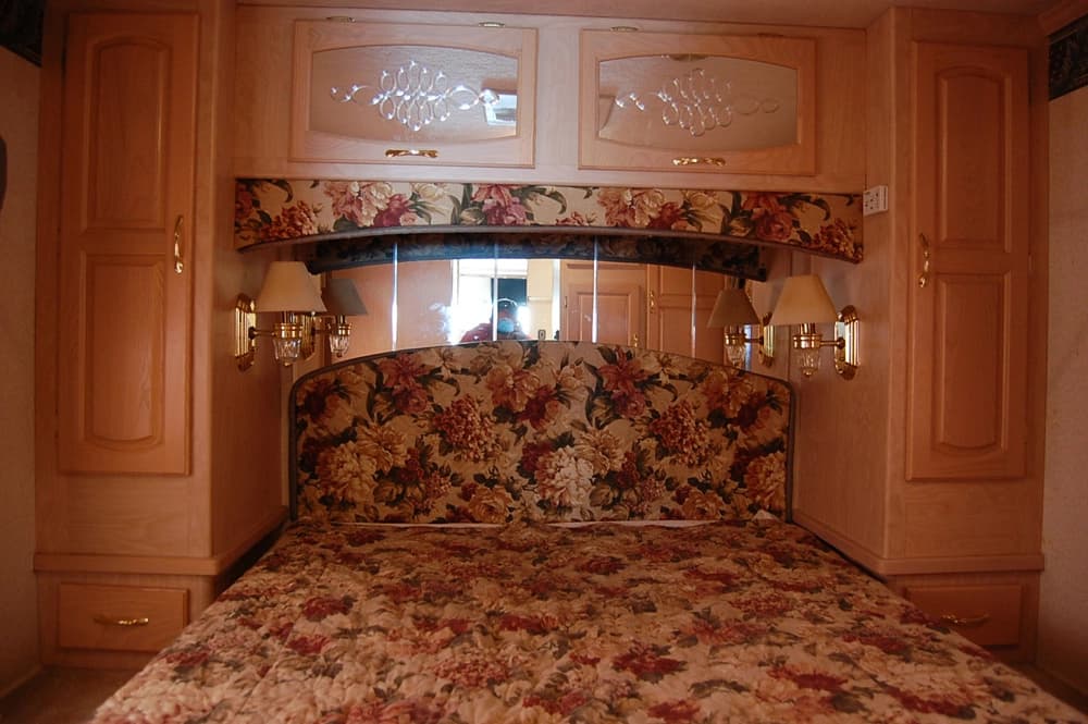 2000 Coachman Santara Motorcoach - Thumbnail 15 2000 Coachman Santara Motorcoach - Thumbnail 15