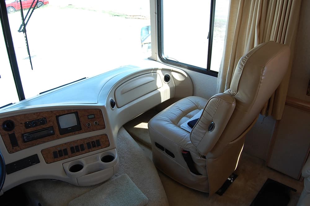 2000 Coachman Santara Motorcoach - Thumbnail 10 2000 Coachman Santara Motorcoach - Thumbnail 10