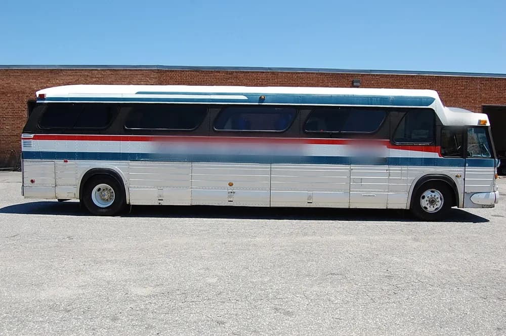 1977 GMC 4905A Antique Bus - Thumbnail 2 1977 GMC 4905A Antique Bus - Thumbnail 2