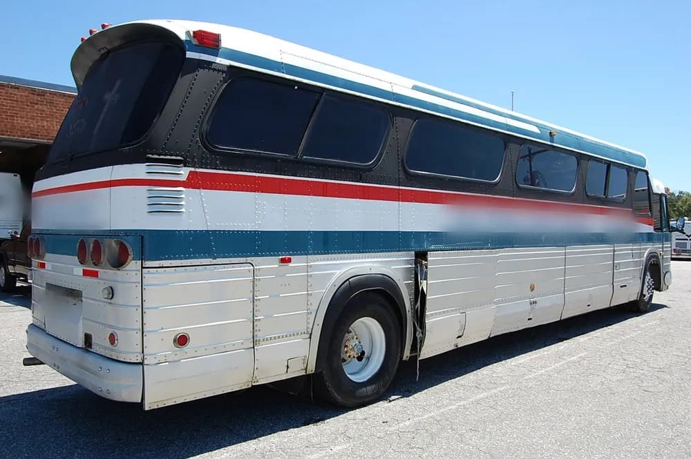 1977 GMC 4905A Antique Bus - Thumbnail 3 1977 GMC 4905A Antique Bus - Thumbnail 3