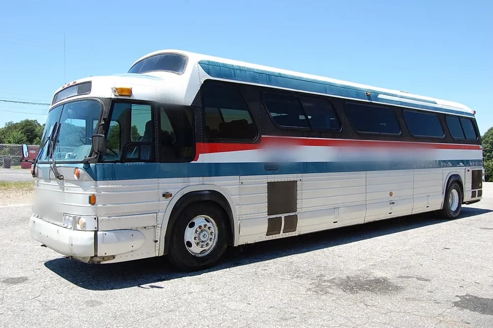 1977 GMC 4905A Antique Bus - Thumbnail 4 1977 GMC 4905A Antique Bus - Thumbnail 4