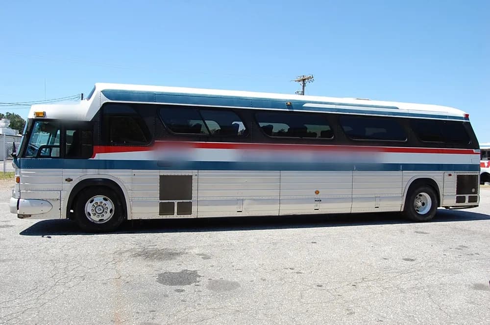 1977 GMC 4905A Antique Bus - Thumbnail 5 1977 GMC 4905A Antique Bus - Thumbnail 5