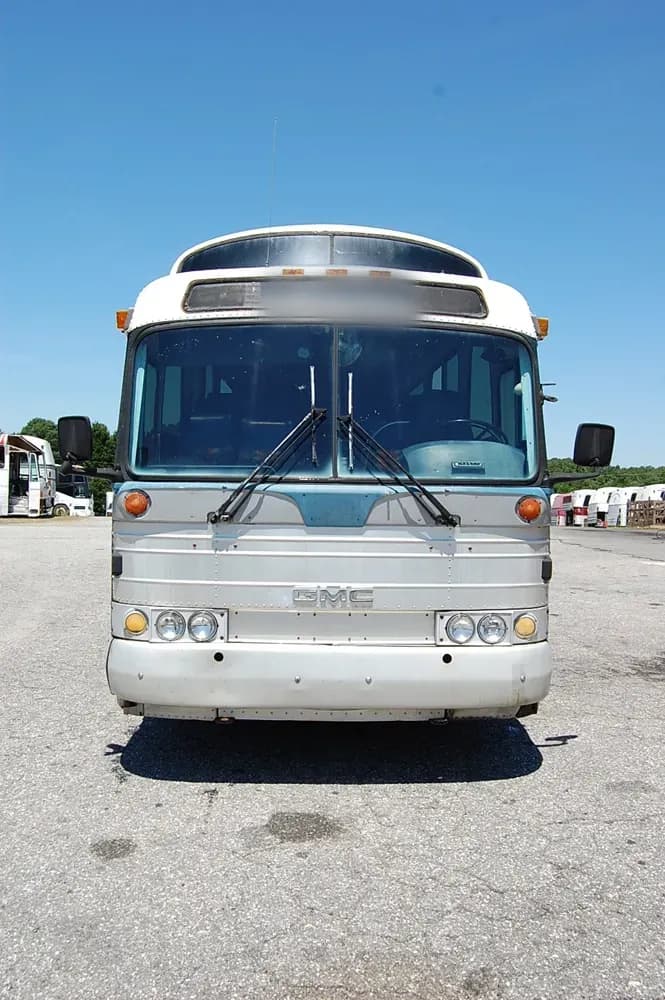 1977 GMC 4905A Antique Bus - Thumbnail 7 1977 GMC 4905A Antique Bus - Thumbnail 7