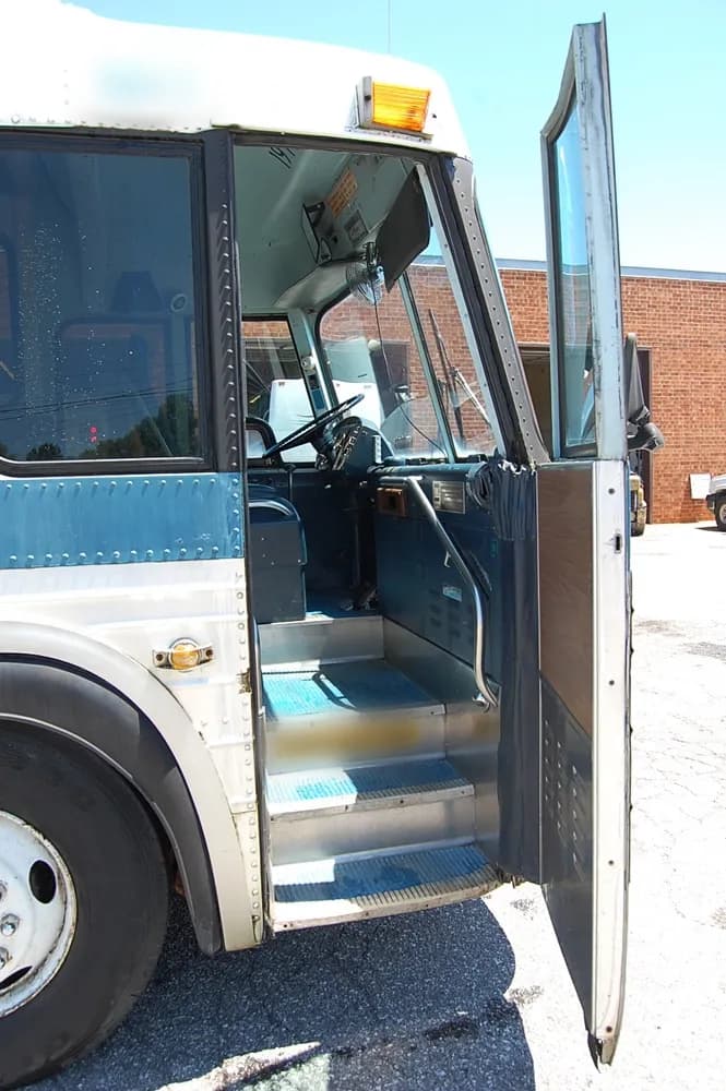 1977 GMC 4905A Antique Bus - Thumbnail 9 1977 GMC 4905A Antique Bus - Thumbnail 9