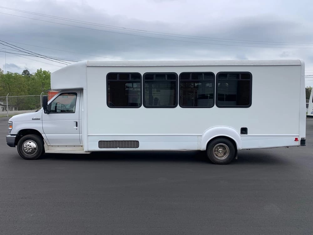 2015 Ford FM 151 Shuttle Bus - Thumbnail 6 2015 Ford FM 151 Shuttle Bus - Thumbnail 6