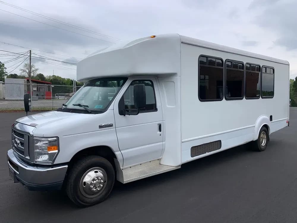 2015 Ford FM 151 Shuttle Bus - Thumbnail 7 2015 Ford FM 151 Shuttle Bus - Thumbnail 7