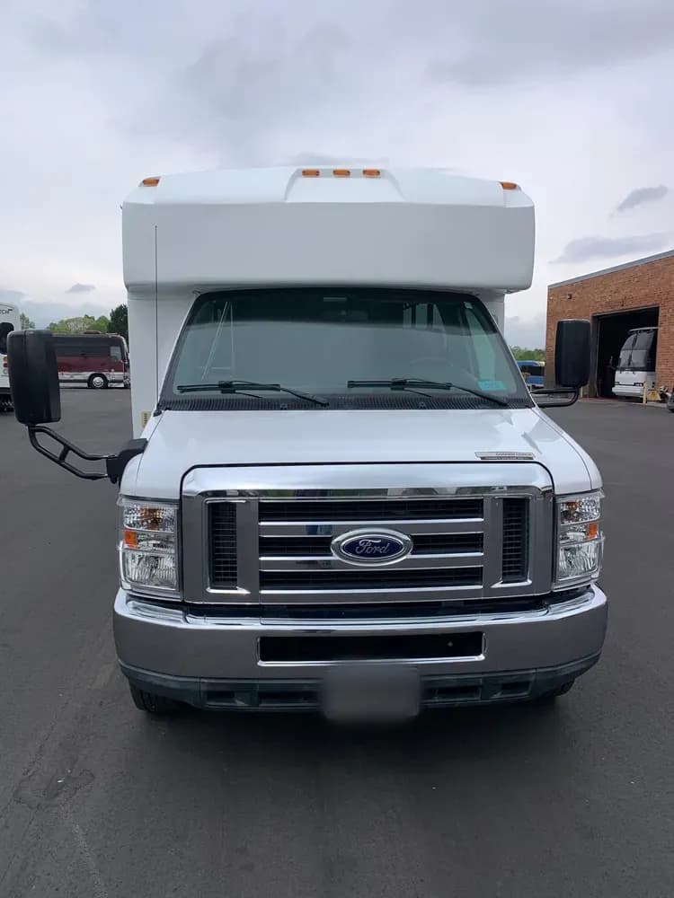 2015 Ford FM 151 Shuttle Bus - Thumbnail 8 2015 Ford FM 151 Shuttle Bus - Thumbnail 8