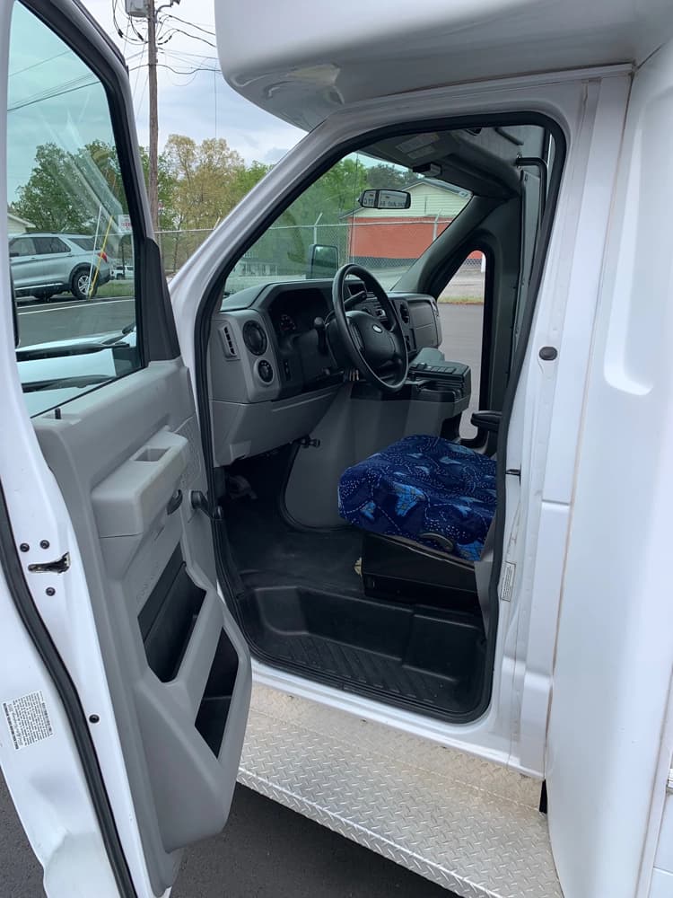 2015 Ford FM 151 Shuttle Bus - Thumbnail 9 2015 Ford FM 151 Shuttle Bus - Thumbnail 9