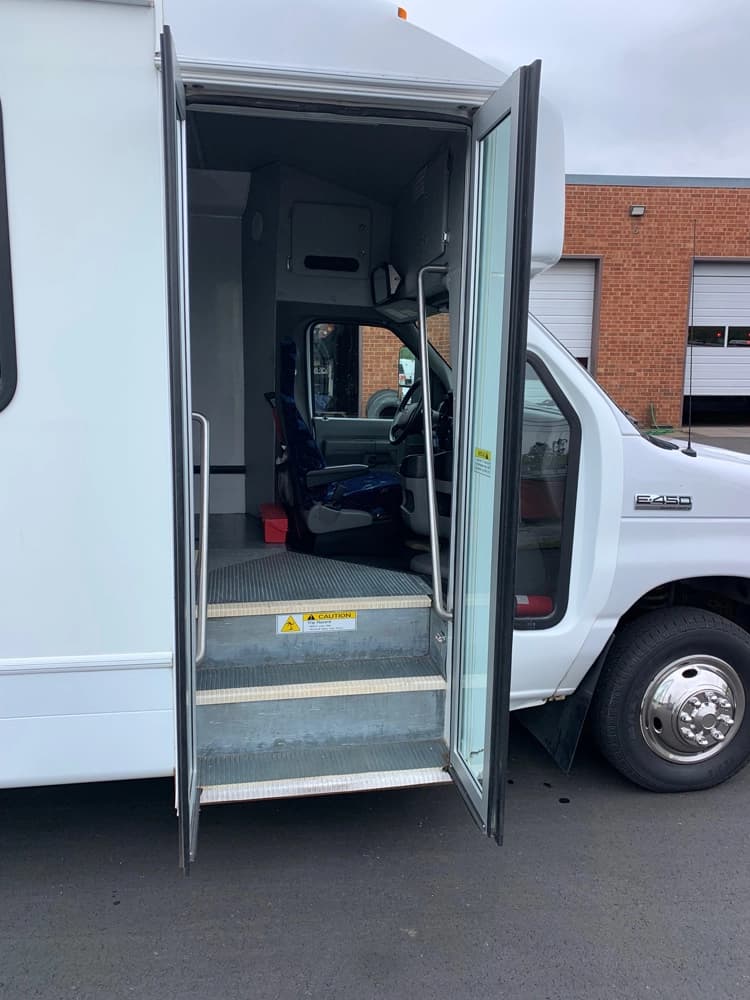 2015 Ford FM 151 Shuttle Bus - Thumbnail 10 2015 Ford FM 151 Shuttle Bus - Thumbnail 10