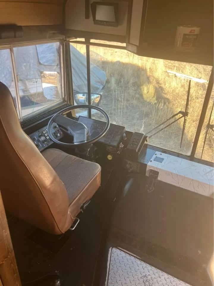 1998 International AmTran Genesis Flat Nose Skoolie Conversion - Thumbnail 4 1998 International AmTran Genesis Flat Nose Skoolie Conversion - Thumbnail 4