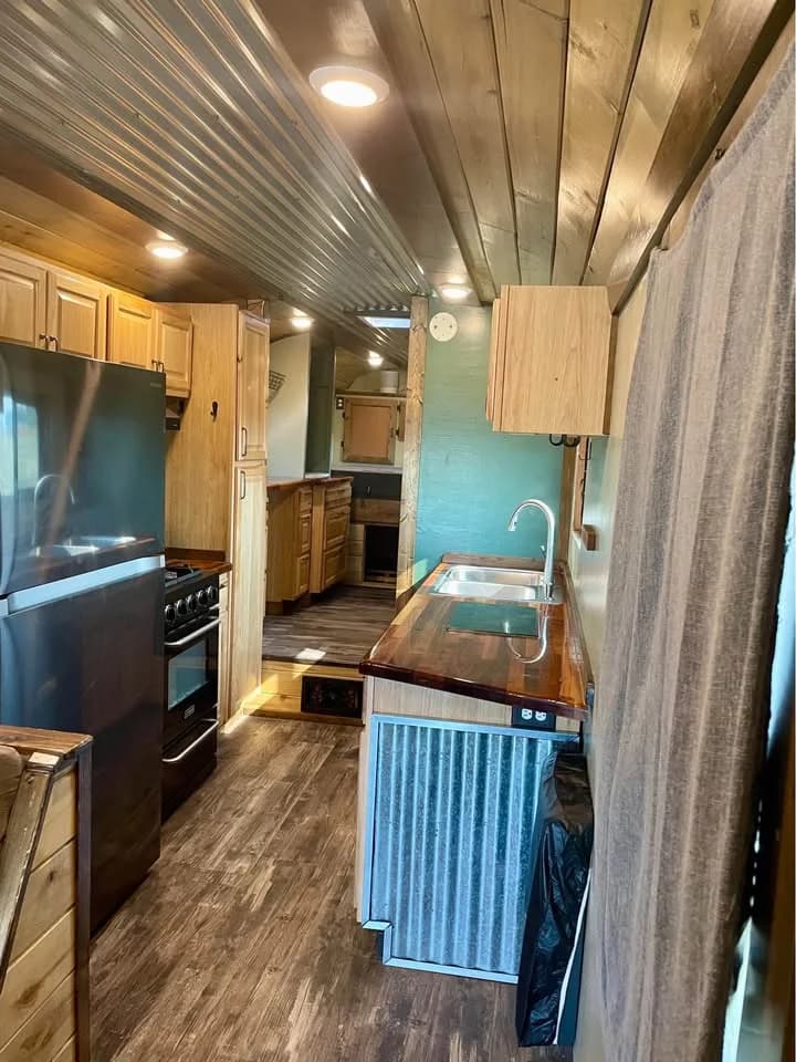 1998 International AmTran Genesis Flat Nose Skoolie Conversion - Thumbnail 5 1998 International AmTran Genesis Flat Nose Skoolie Conversion - Thumbnail 5