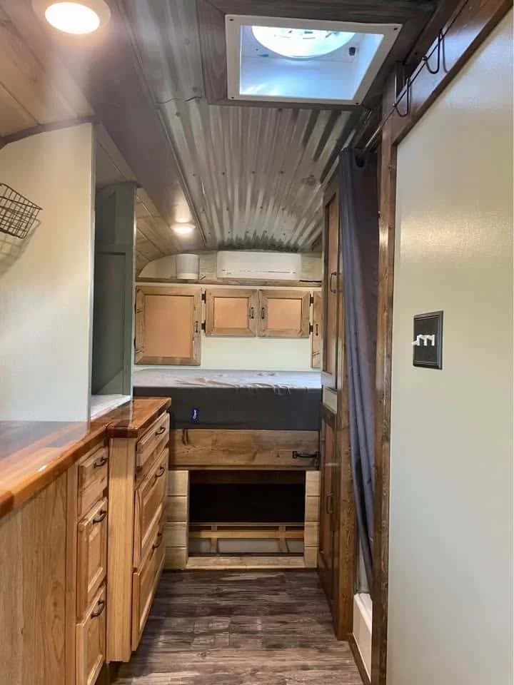 1998 International AmTran Genesis Flat Nose Skoolie Conversion - Thumbnail 6 1998 International AmTran Genesis Flat Nose Skoolie Conversion - Thumbnail 6