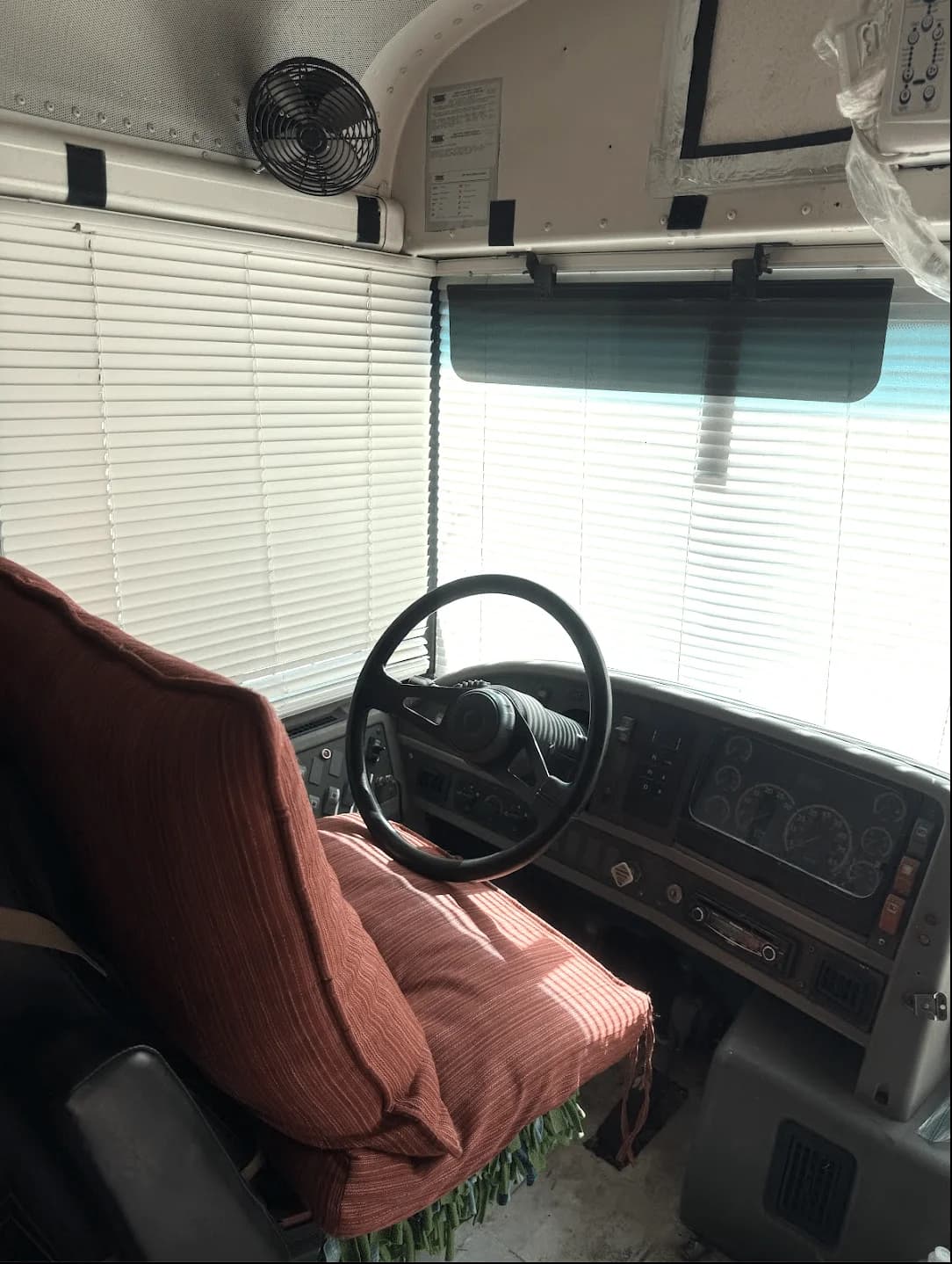 2007 Thomas Built PV Skoolie Conversion - Thumbnail 5 2007 Thomas Built PV Skoolie Conversion - Thumbnail 5