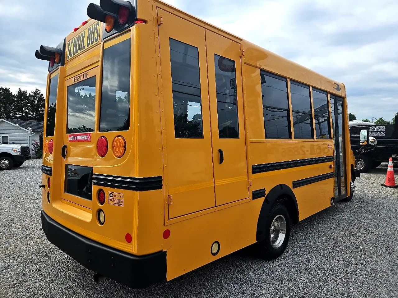 2016 Ford E450 Cutaway ADA School Bus - Thumbnail 3 2016 Ford E450 Cutaway ADA School Bus - Thumbnail 3