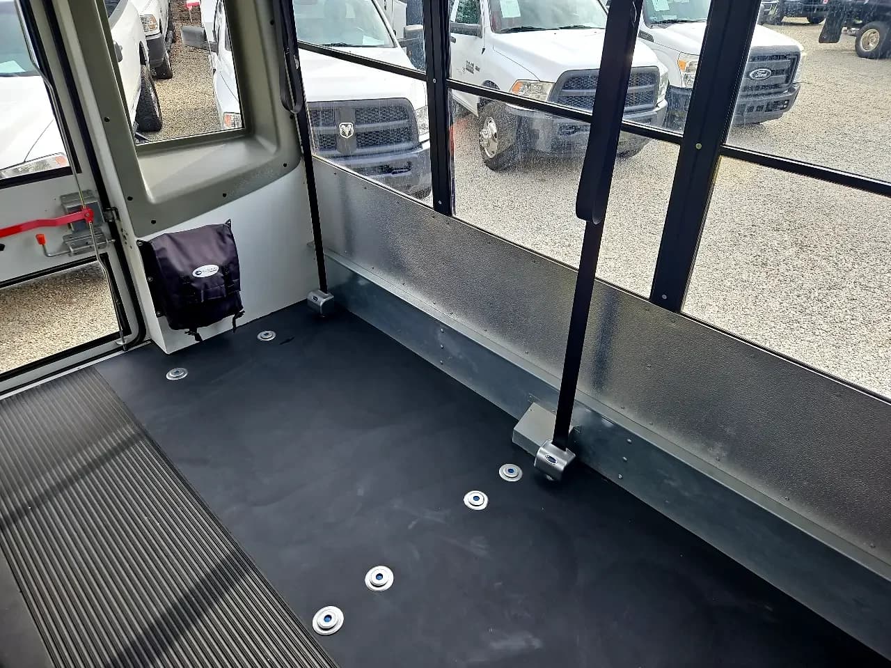 2016 Ford E450 Cutaway ADA School Bus - Thumbnail 11 2016 Ford E450 Cutaway ADA School Bus - Thumbnail 11