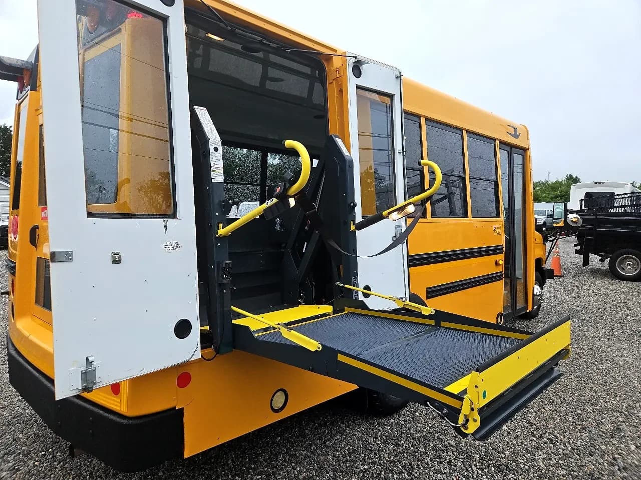 2016 Ford E450 Cutaway ADA School Bus - Thumbnail 15 2016 Ford E450 Cutaway ADA School Bus - Thumbnail 15