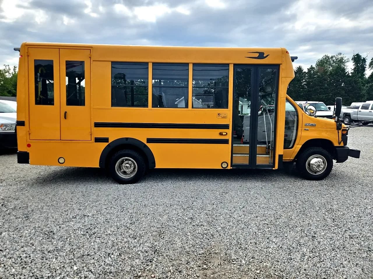 2016 Ford E450 Cutaway ADA School Bus - Thumbnail 4 2016 Ford E450 Cutaway ADA School Bus - Thumbnail 4