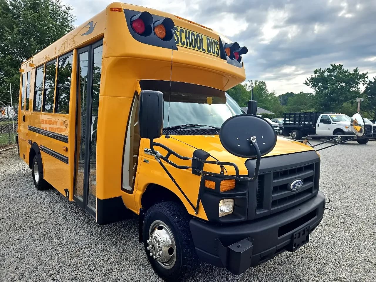 2016 Ford E450 Cutaway ADA School Bus - Thumbnail 2 2016 Ford E450 Cutaway ADA School Bus - Thumbnail 2