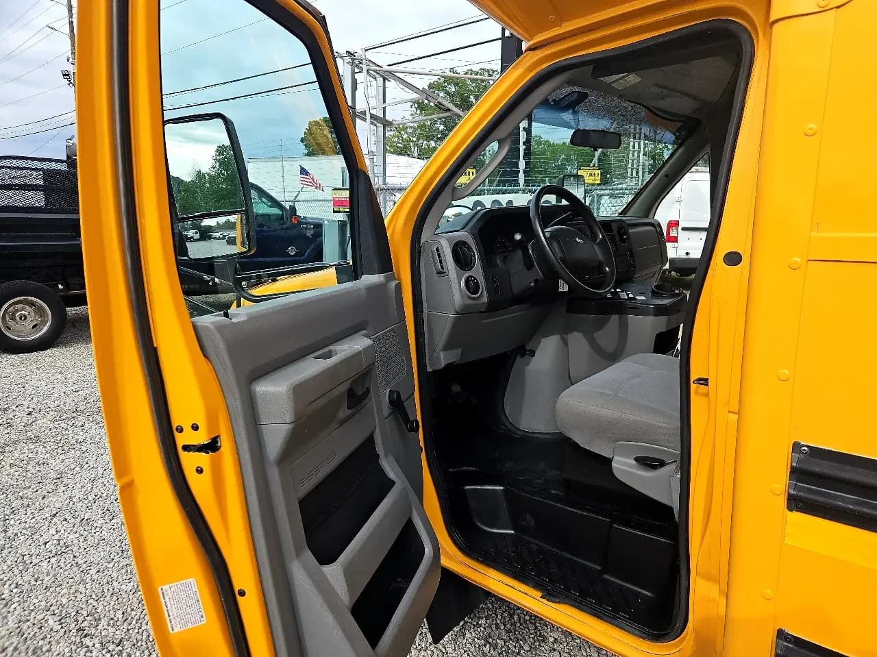 2016 Ford E450 Cutaway ADA School Bus - Thumbnail 5 2016 Ford E450 Cutaway ADA School Bus - Thumbnail 5