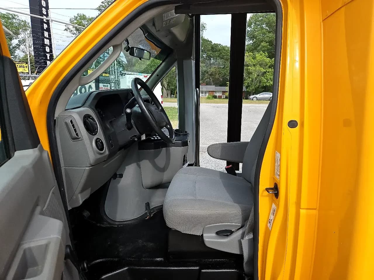 2016 Ford E450 Cutaway ADA School Bus - Thumbnail 6 2016 Ford E450 Cutaway ADA School Bus - Thumbnail 6