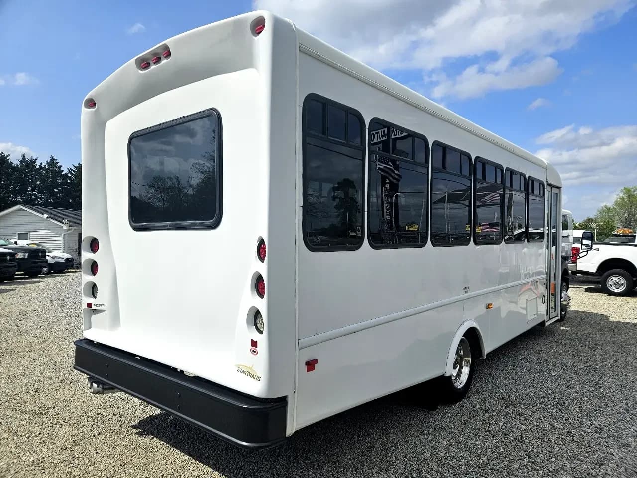 2015 Ford F550 StarTrans Shuttle Bus - Thumbnail 2 2015 Ford F550 StarTrans Shuttle Bus - Thumbnail 2