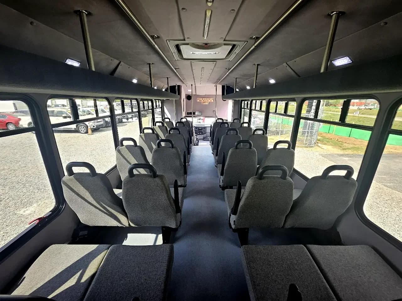 2015 Ford F550 StarTrans Shuttle Bus - Thumbnail 11 2015 Ford F550 StarTrans Shuttle Bus - Thumbnail 11