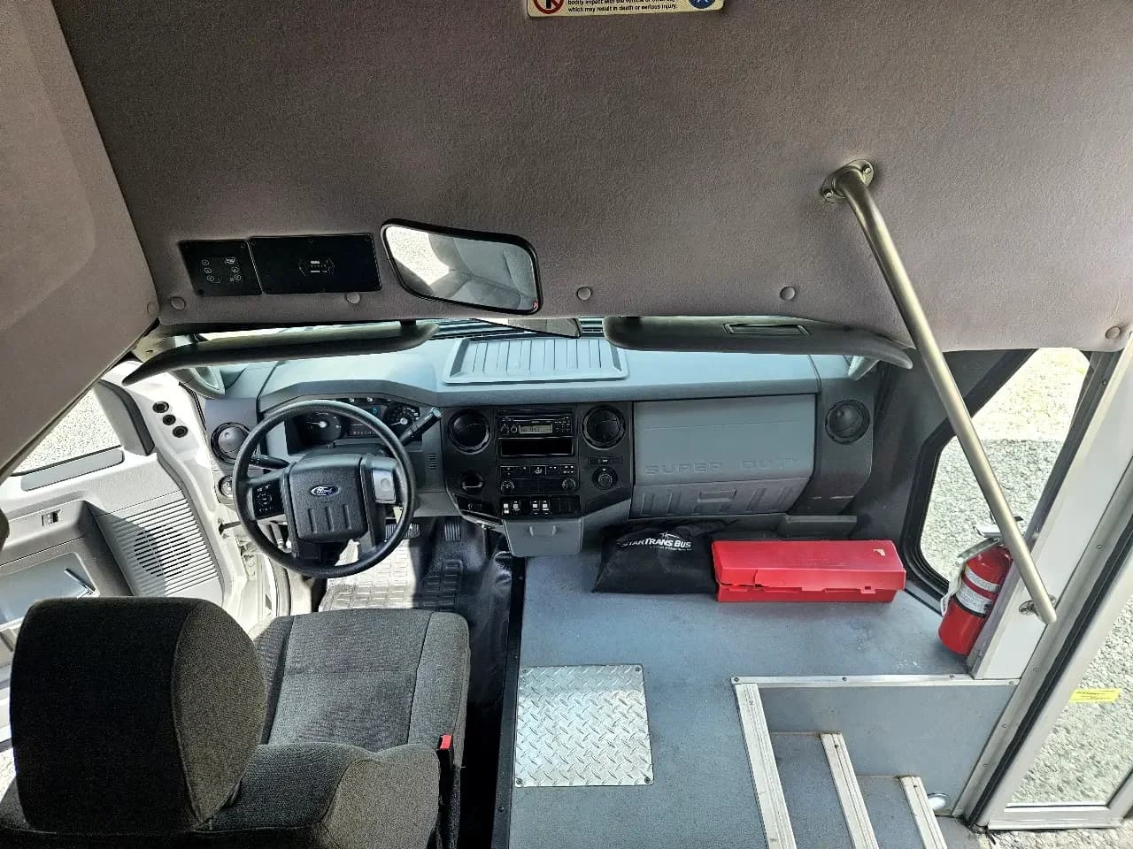 2015 Ford F550 StarTrans Shuttle Bus - Thumbnail 12 2015 Ford F550 StarTrans Shuttle Bus - Thumbnail 12