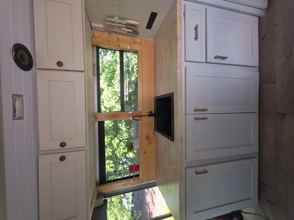 2009 Chevrolet Express 3500 6.6L Conversion/Specialty - Thumbnail 17 2009 Chevrolet Express 3500 6.6L Conversion/Specialty - Thumbnail 17