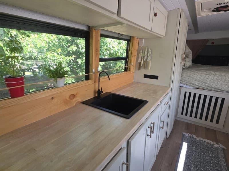 2009 Chevrolet Express 3500 6.6L Conversion/Specialty - Thumbnail 19 2009 Chevrolet Express 3500 6.6L Conversion/Specialty - Thumbnail 19