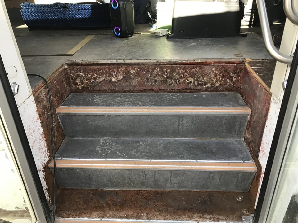 2009 Glaval C5500 Mini Buses/Shuttles - Thumbnail 2 2009 Glaval C5500 Mini Buses/Shuttles - Thumbnail 2