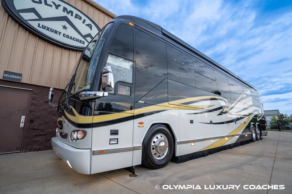 2008 Prevost H3-45 Amadas Motorcoach Conversion - Thumbnail 15 2008 Prevost H3-45 Amadas Motorcoach Conversion - Thumbnail 15