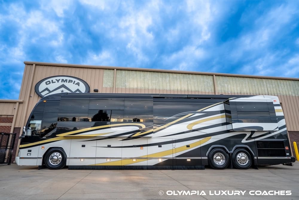 2008 Prevost H3-45 Amadas Motorcoach Conversion - Thumbnail 18 2008 Prevost H3-45 Amadas Motorcoach Conversion - Thumbnail 18