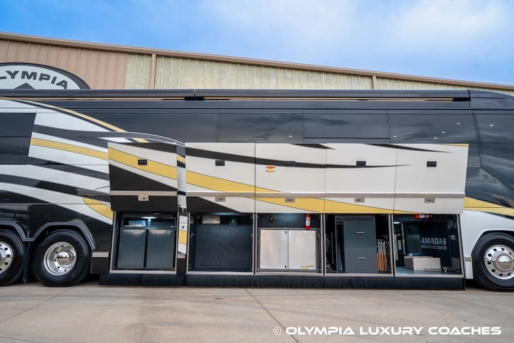 2008 Prevost H3-45 Amadas Motorcoach Conversion - Thumbnail 28 2008 Prevost H3-45 Amadas Motorcoach Conversion - Thumbnail 28