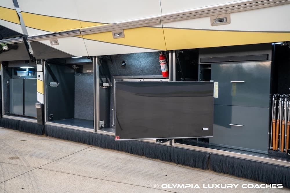 2008 Prevost H3-45 Amadas Motorcoach Conversion - Thumbnail 30 2008 Prevost H3-45 Amadas Motorcoach Conversion - Thumbnail 30