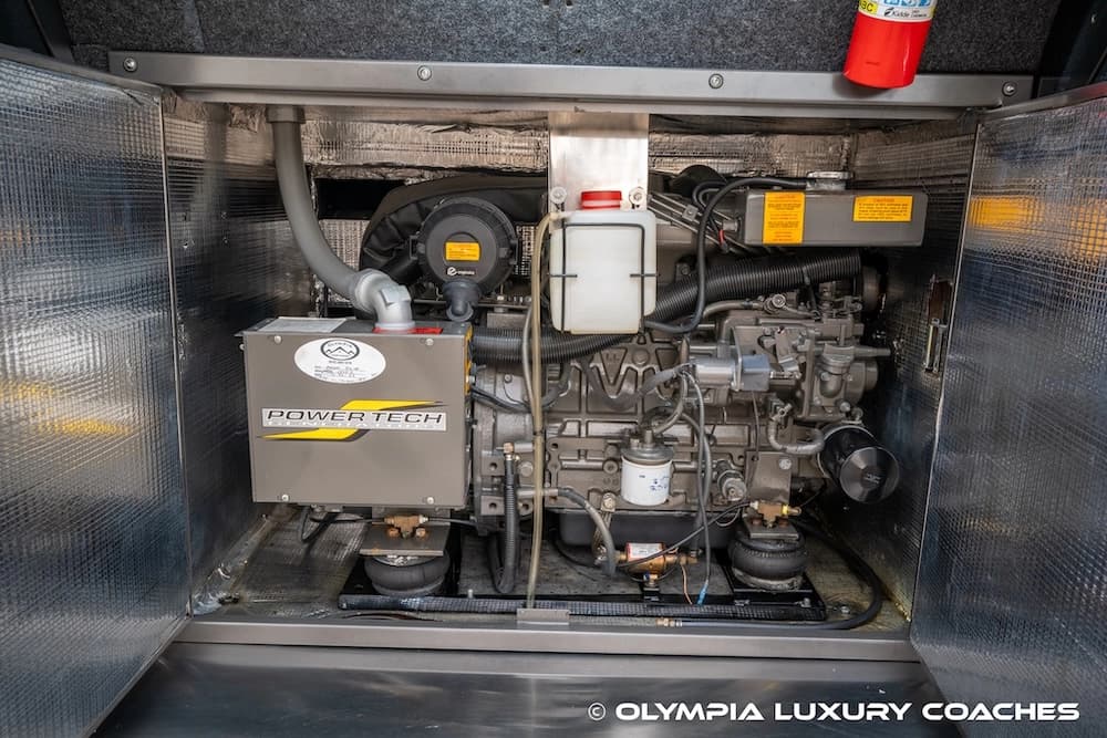 2008 Prevost H3-45 Amadas Motorcoach Conversion - Thumbnail 31 2008 Prevost H3-45 Amadas Motorcoach Conversion - Thumbnail 31